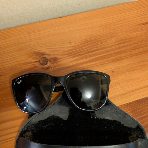 Ray-Ban Black Glasses Case - Picture 2 of 5